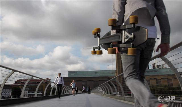 Eight wheels! Stepping on this skateboard stairs will never fall